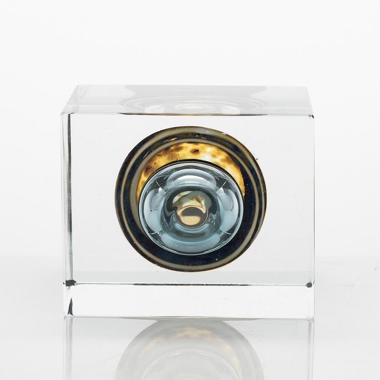 Oiva Toikka, årskub, signerad Oiva Toikka, Nuutajärvi 1982, numrerad 371/2000.