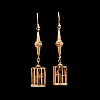 958. A pair of gold earrings in the shape of bird cages.