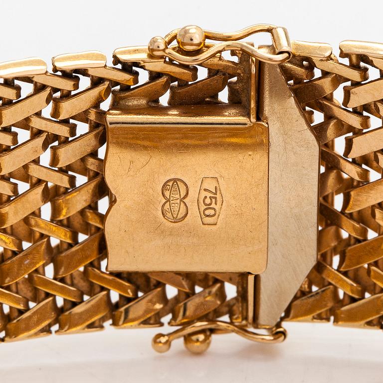 A 14K gold bracelet, Finnish import marks, Helsinki 1968.