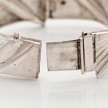 Matti Hyvärinen, bracelet, silver, Sirokoru, Turku.