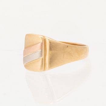 An 18K white, rosé and red gold ring.