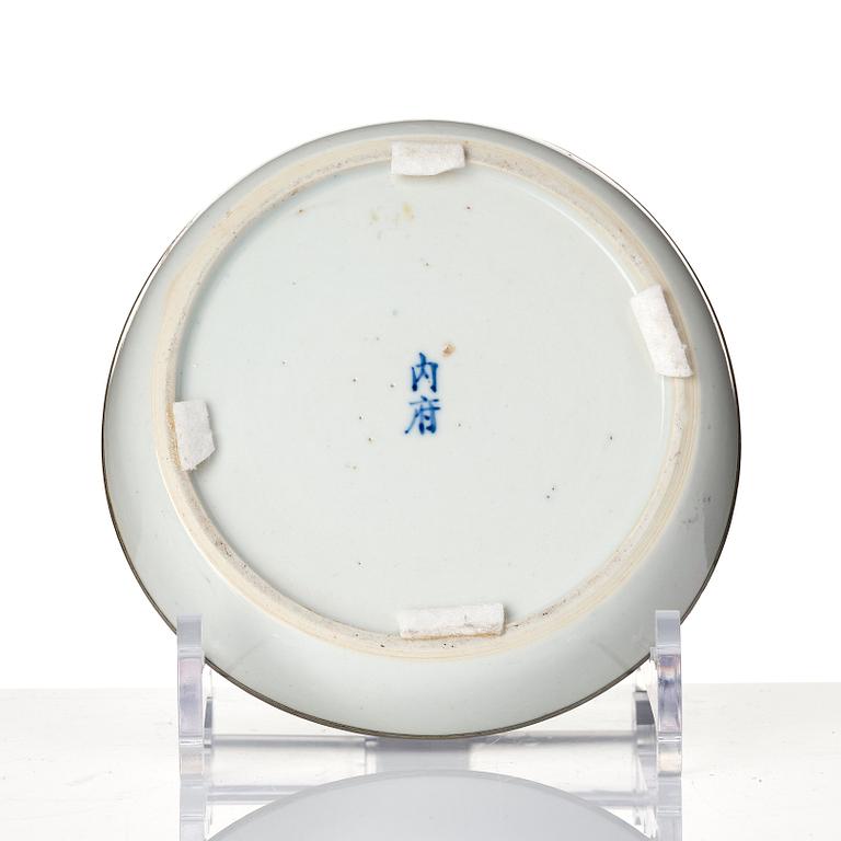 Bricka, samt två vinkoppar, porslin. 'Nei Fu', Qingdynastin för thailändsk marknad.