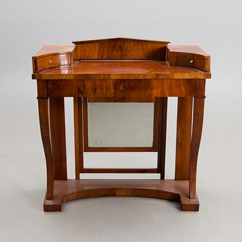 A 1820-1840s dressing table.