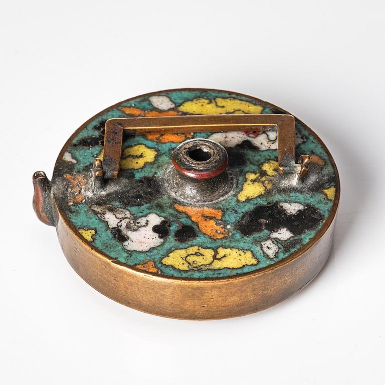 A miniature cloisonné water dropper/pot, Qing dynasty.