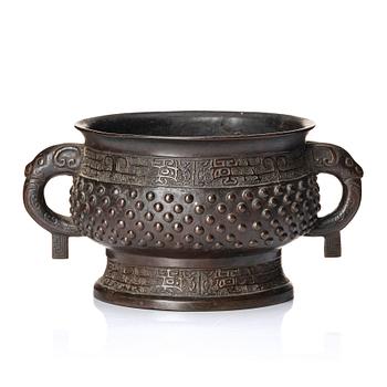 1084. A bronze censer, Gui, late Ming dynasty (1368-1644).