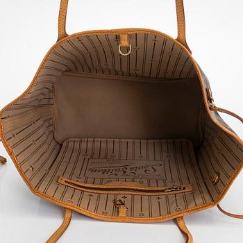 Louis Vuitton, a Monogram Canvas 'Neverfull MM' bag.