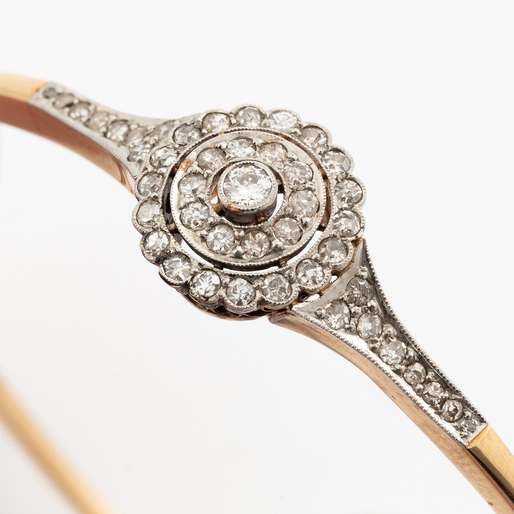 Armring 18K guld med gammalslipade diamanter 1920-tal.