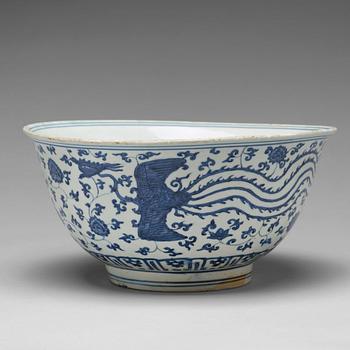 881. A large blue and white bowl, Ming dynasty with Jiajing mark and period (1522-1566).