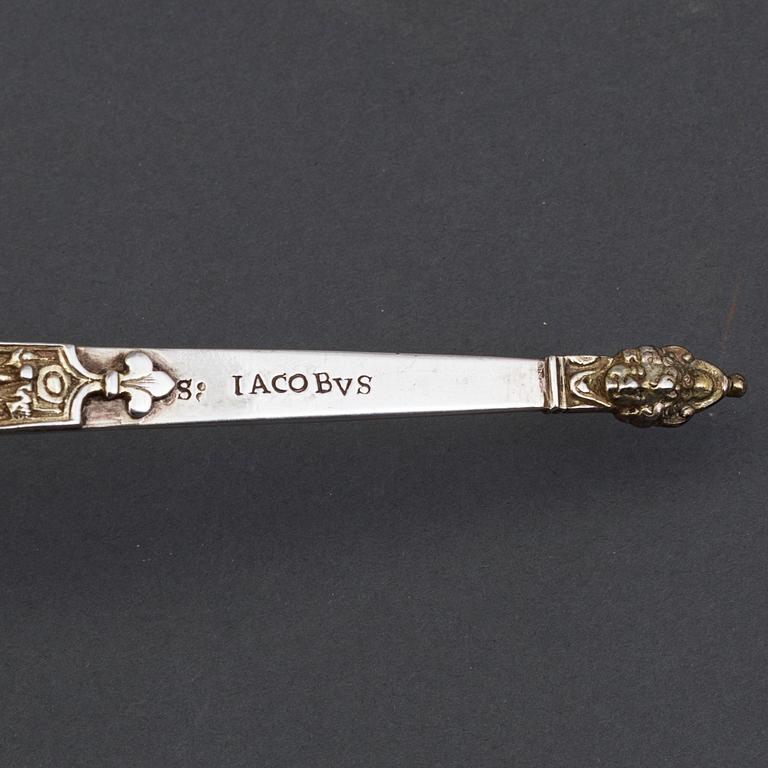 An early 17th century parcel-gilt silver spoon, unmarked.