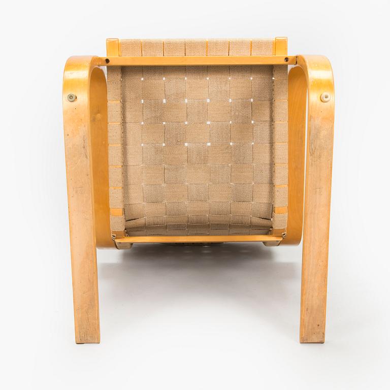 Alvar Aalto, Fåtölj, modell 30 för  O.Y. Huonekalu- ja Rakennustyötehdas A.B. 1957.