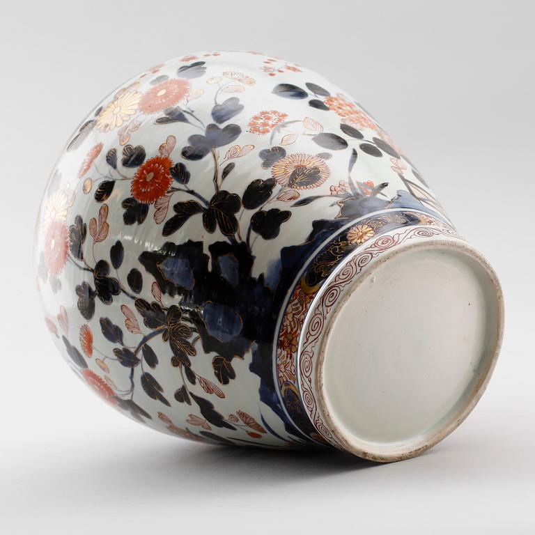 URNA, porslin, Japan, troligen 1800-tal.
