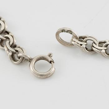 Necklace, graduated Bismarck link, silver.