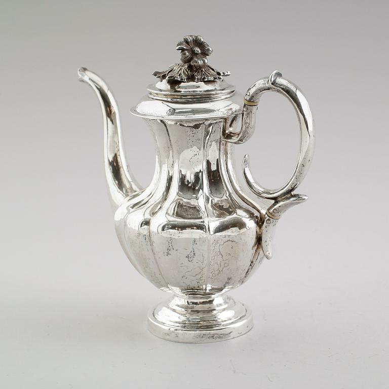 CHOKLADKANNA, silver, Gustaf Möllenborg, Stockholm 1845. Vikt ca 318 gram.