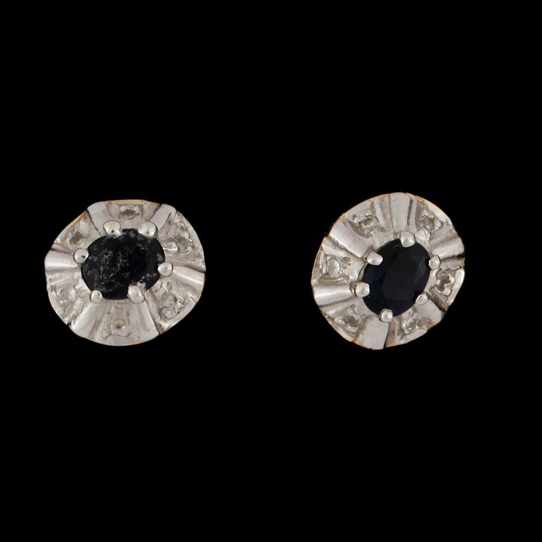 RING samt ÖRGHÄNGEN, 2 st, 18k guld, safirer samt briljanstlipade diamanter. Total vikt ca 7 g.