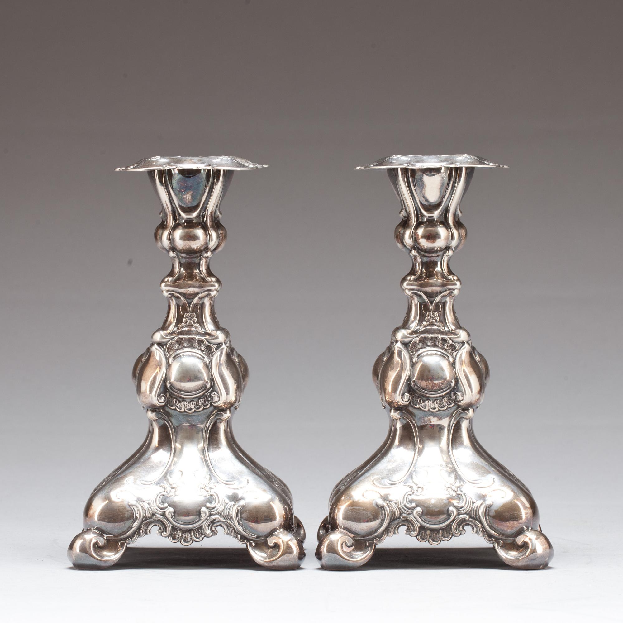 LJUSSTAKAR, ett par. Silver, barockstil G.A.B. 1948-49.