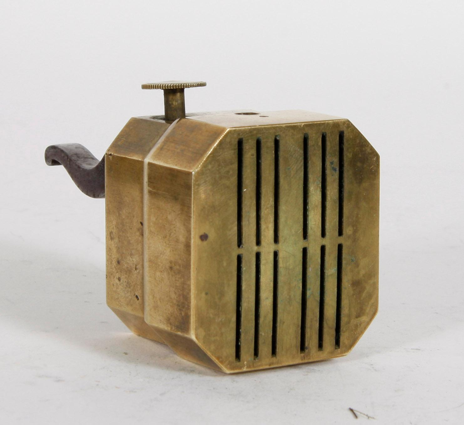 ÅDERLÅTNINGSINSTRUMENT I ETUI, 1800-tal.