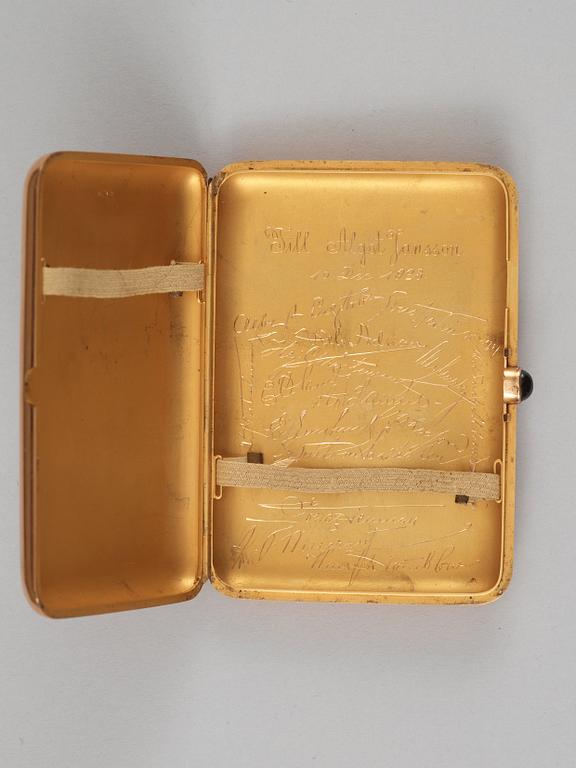CIGARETTETUI, guld, icke identifierad mästare, S:t Petersburg 1908-1917.