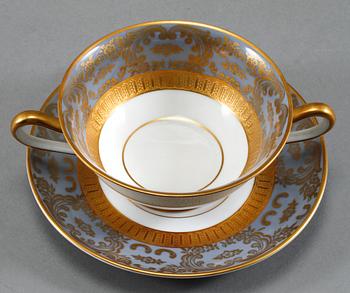 BULJONGKOPPAR MED FAT, 12 st, porslin, Tirschenreuth, 1900-talets senare del.
