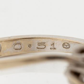 Ring, sibling ring, 18K white gold with two brilliant-cut diamonds.