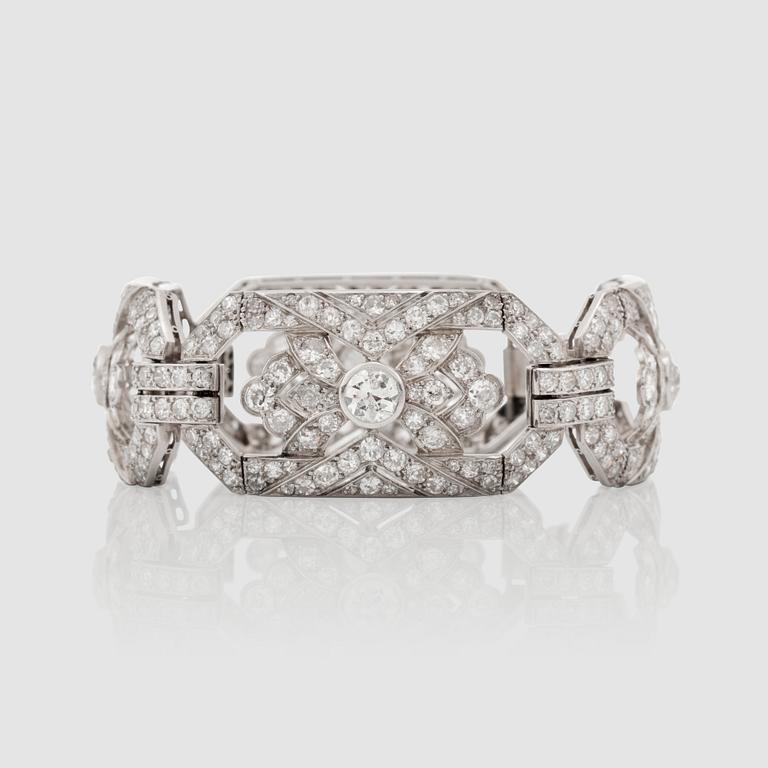 An Art Déco old-cut diamond bracelet, circa 13.00 cts in total.