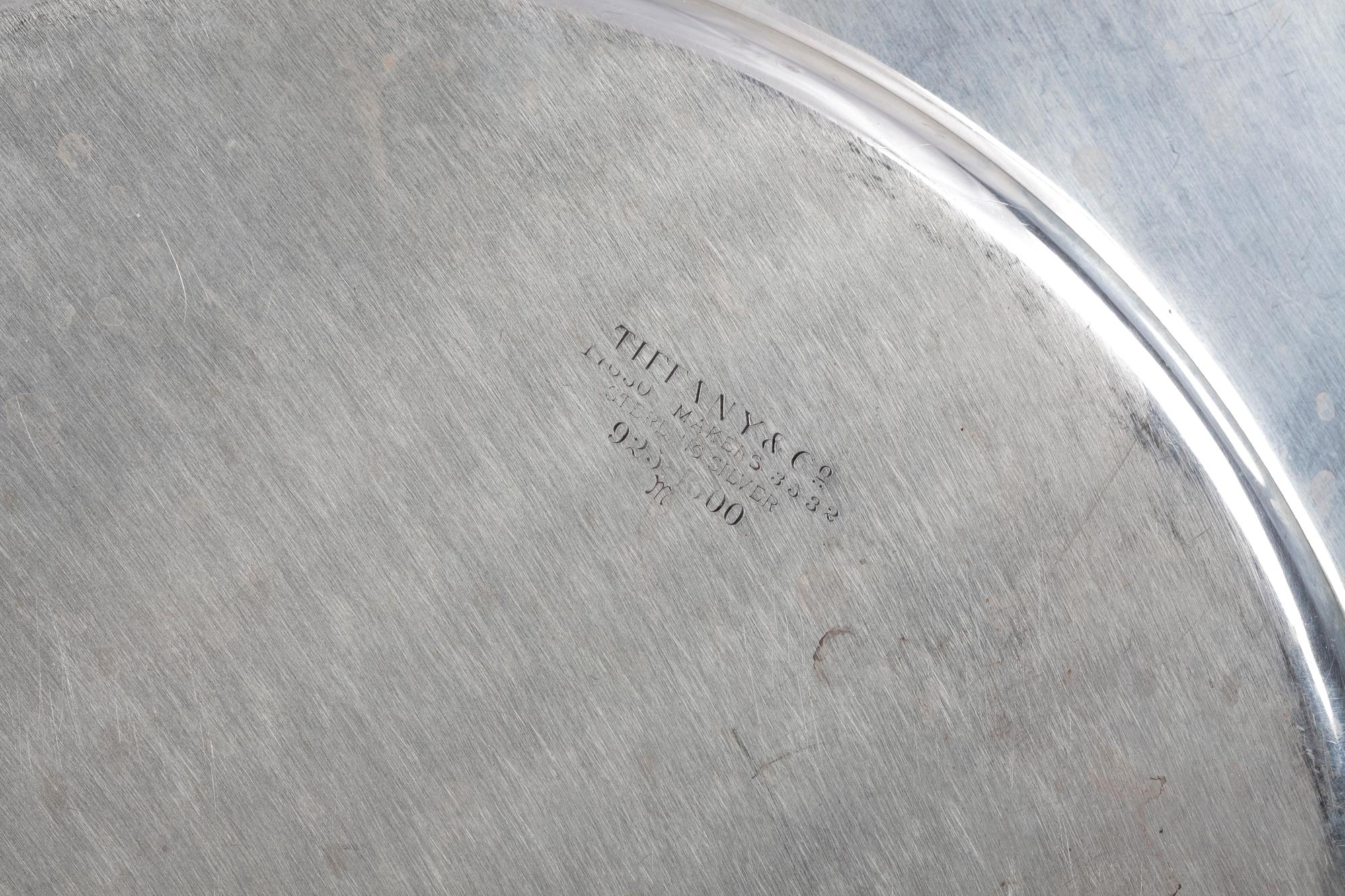 TALLRIKAR, ett par, silver, Tiffany & Co. 1900-talets första hälft. Totalvikt ca 880 gram.