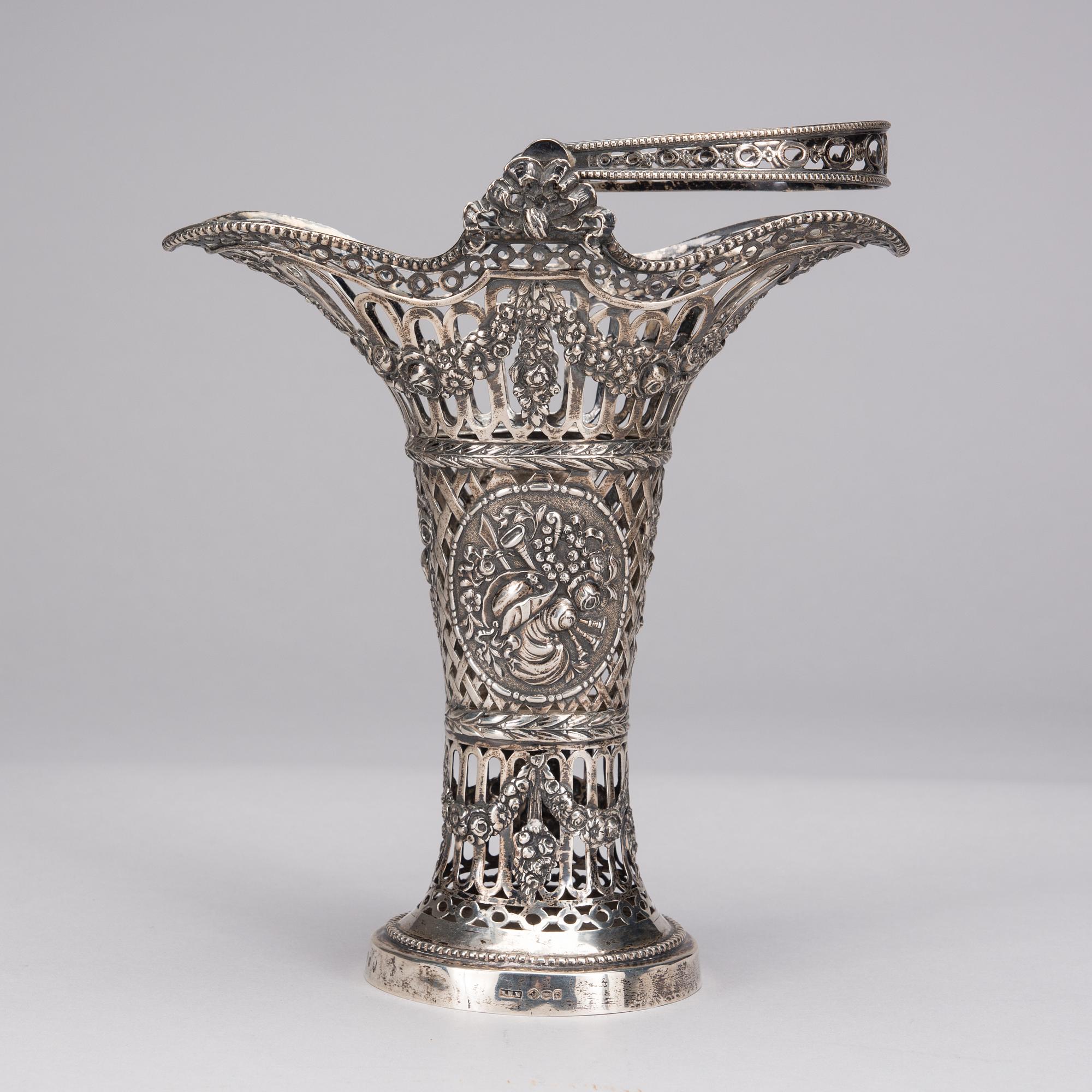 BLOMKORG, silver, Norge, 1900-talets fösta hälft. Vikt 414g.