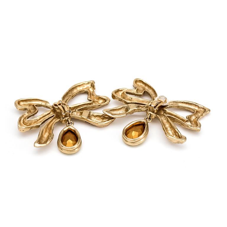 YVES SAINT LAURENT, a pair of earclips.
