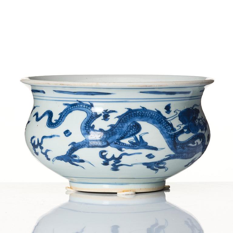 A blue and white dragon censer, Qing dynasty, Kangxi (1662-1722).