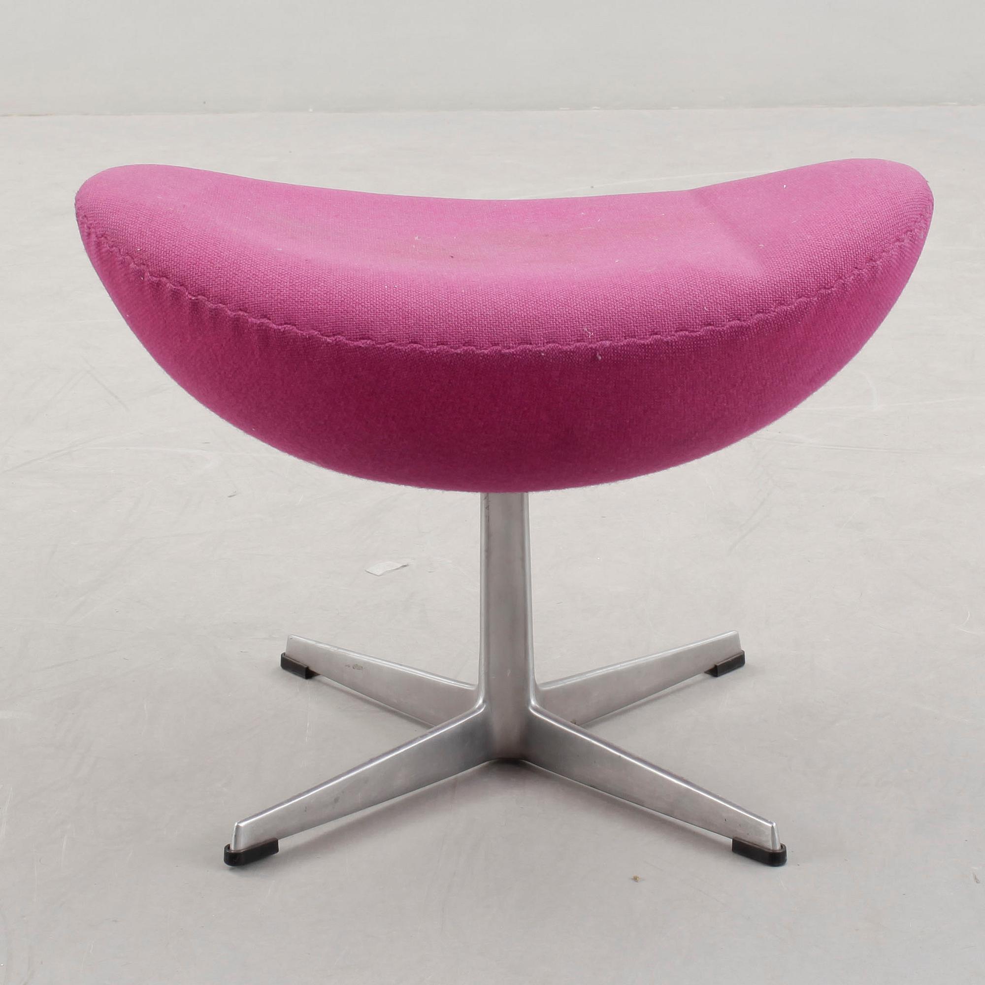 FOTPALL, "Ägget", Arne Jacobsen, Fritz Hansen, 1992.