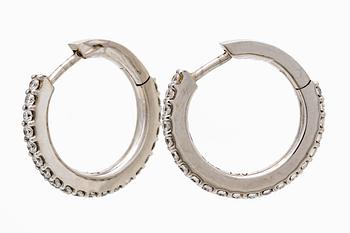 Ole Lynggaard earrings, 18K gold with 42 brilliant-cut diamonds 0,42 ct in total, TW VS, diameter 16 mm.