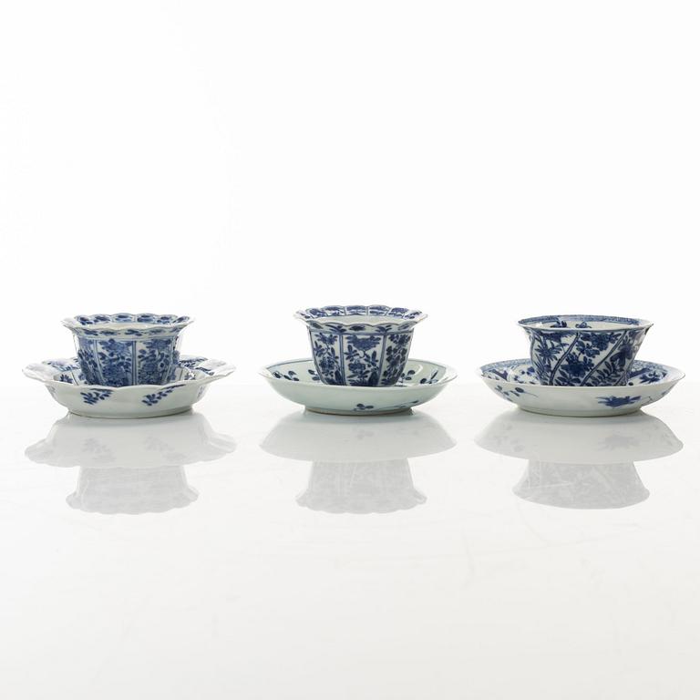 Tre koppar och tre fat, porslin, Kina, Qingdynastin, Kangxi (1662-1722).