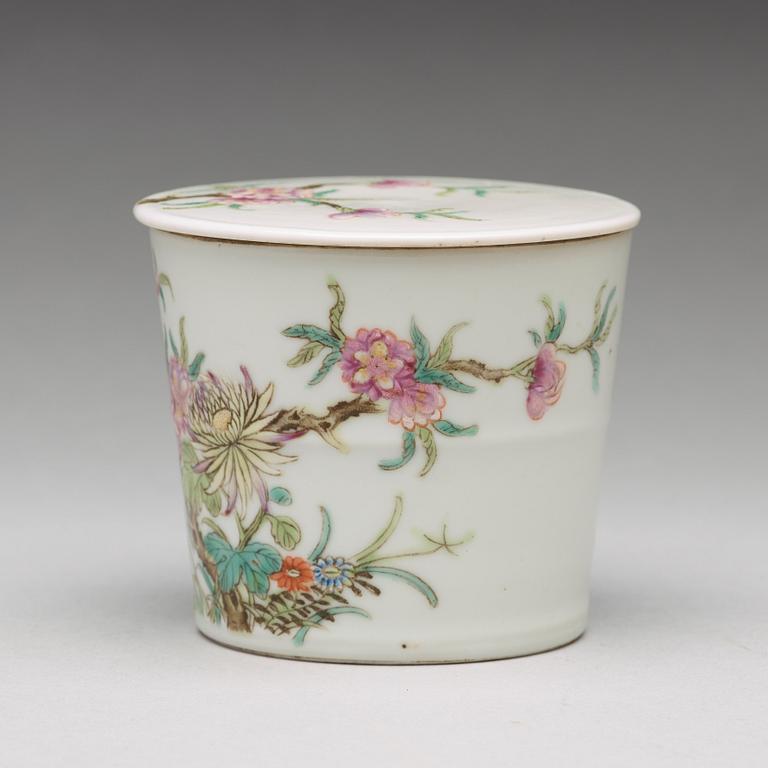 A famille rose jar with cover, Qing dynasty, Guangxu mark and period (1875-1908).