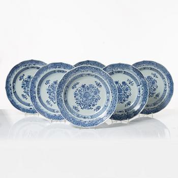 15 porcelain plates, China, Qing dynasty, Qianlong 1736-95.