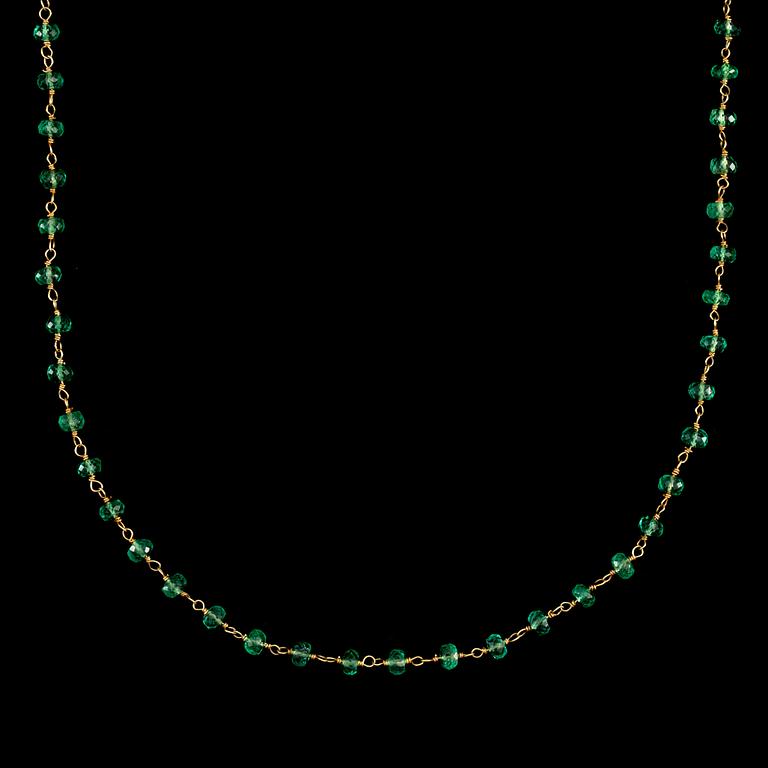 An emerald necklace. Total gem weight circa 57.70 cts.