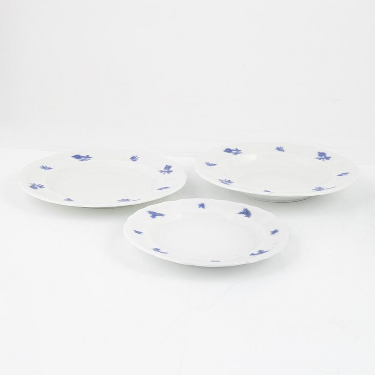 Rörstrand, a porcelaine coffee- and dinner service, 'Blå Blom' (74 pieces).