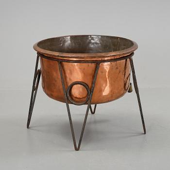 GRYTA, koppar. På benställning. 1900-talets början.