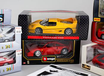 LEKSAKSBILAR, 7 delar, bl.a Kyosho radiostyrd Ferrari, 1900-talets andra hälft.