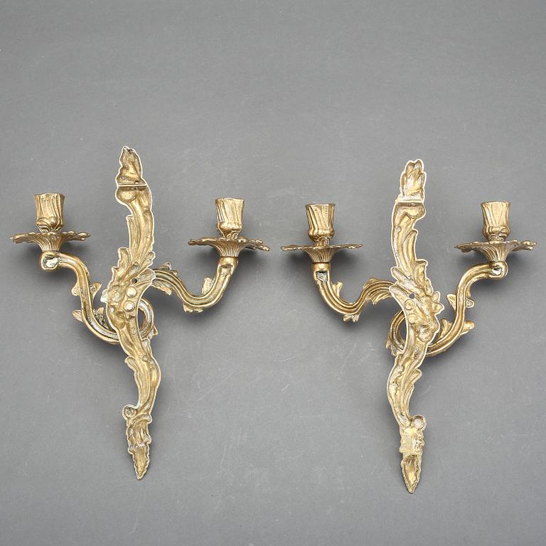 VÄGGAPPLIQUER, ett par, förgylld metall, Louis XV-stil, 1900-tal.