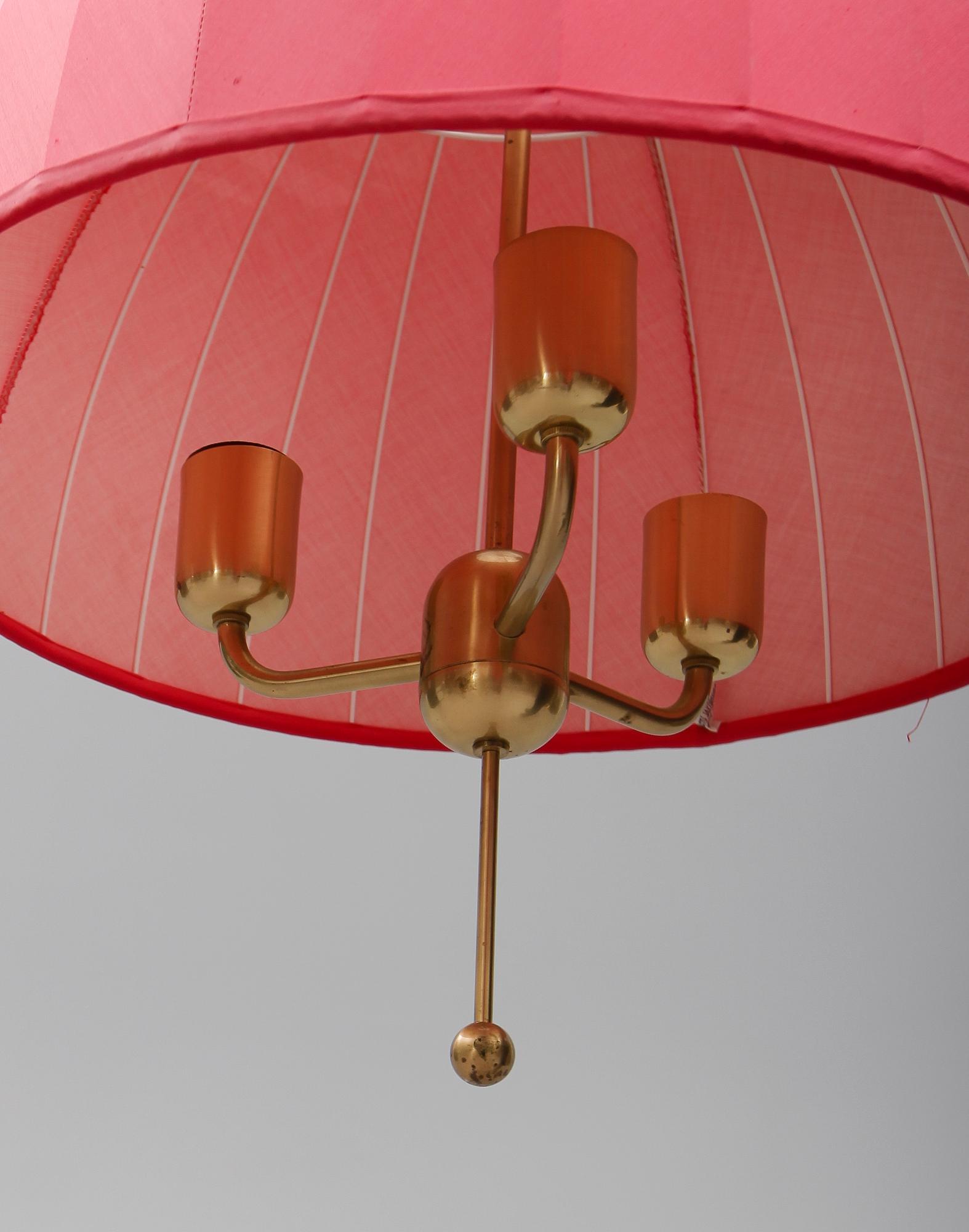 TAKLAMPA, Hans-Agne Jakobsson, Markaryd, 1900-talets andra hälft. Höjd ca 68 cm.