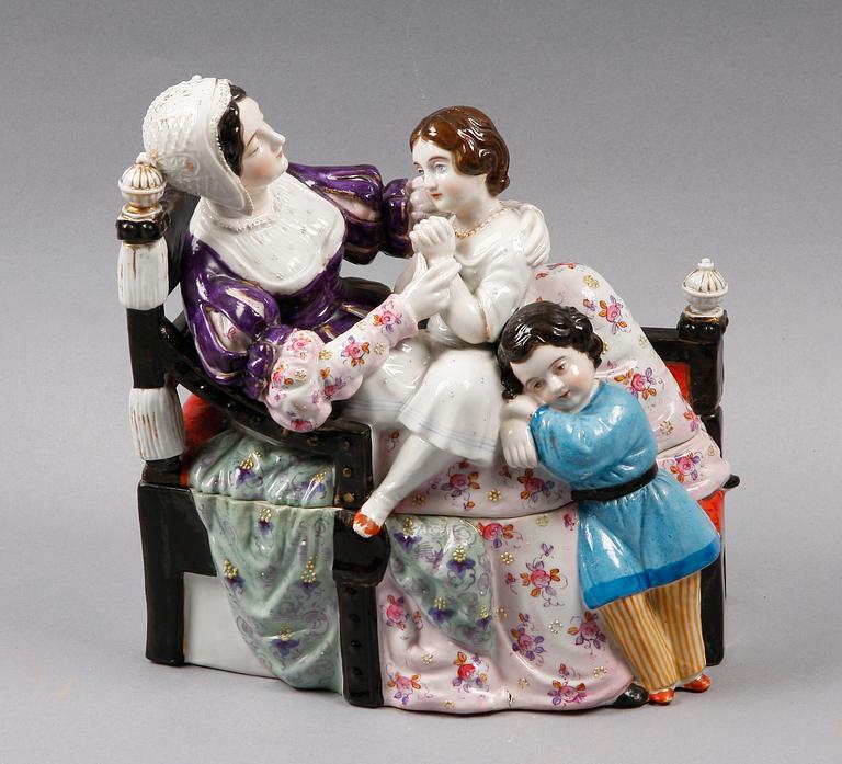 SKRIVSTÄLL, porslin, 1800-talets andra hälft.