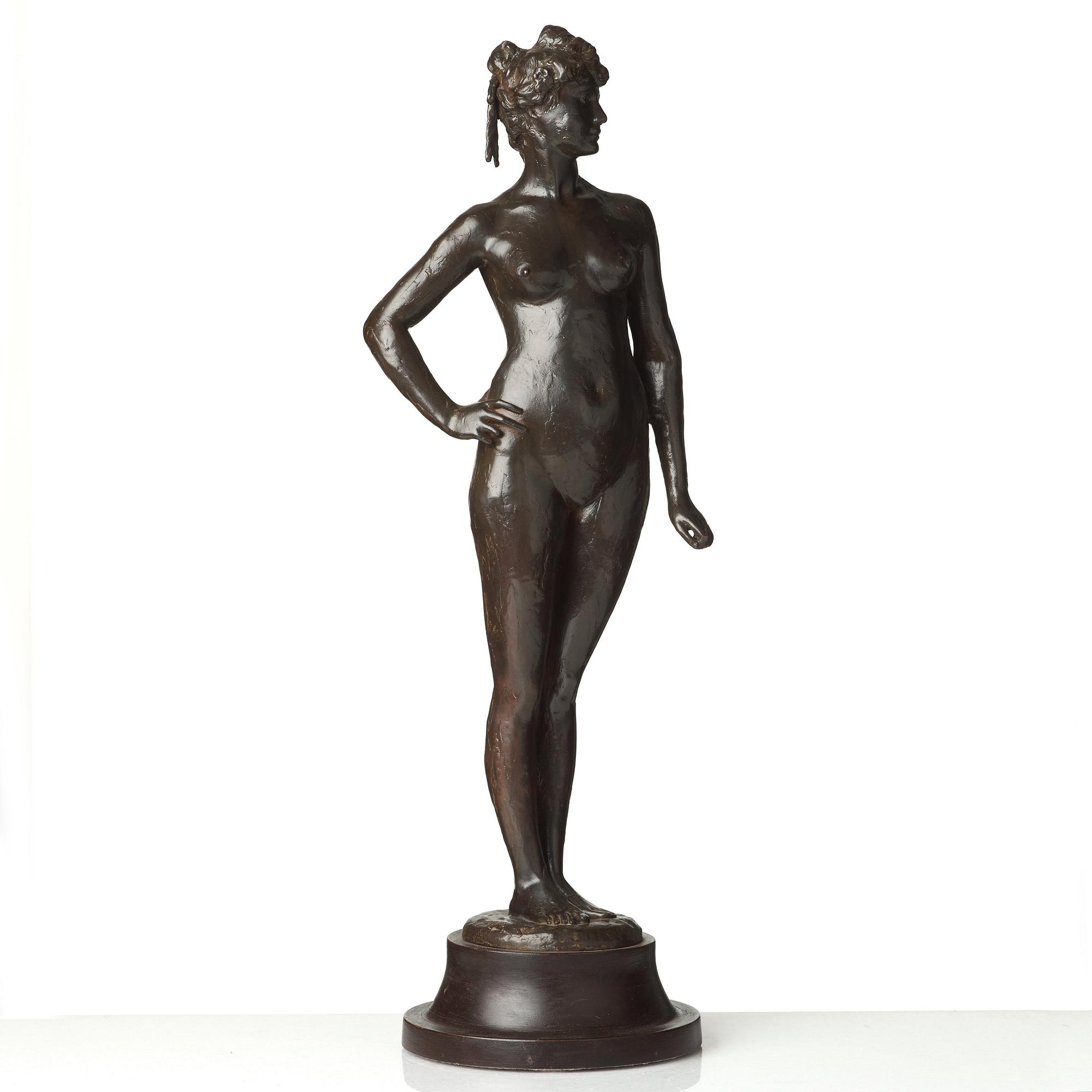 Carl Milles, Stående kvinnomodell med uppsatt hår.