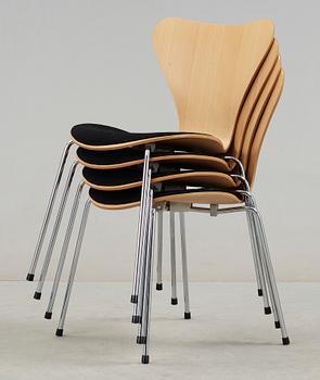 STOLAR, 4st, "Sjuan", Arne Jacobsen, Fritz Hansen, ettikettmärkta 1993.