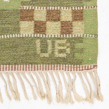 Ulla Brandt, matta, rölakan, sign UB,  1900-talets andra hälft. Ca 205 x 130 cm.