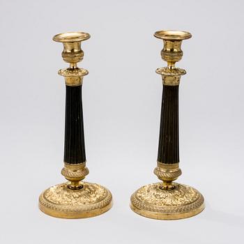 LJUSSTAKAR, ett par, mässing, empirstil, 1800-tal.