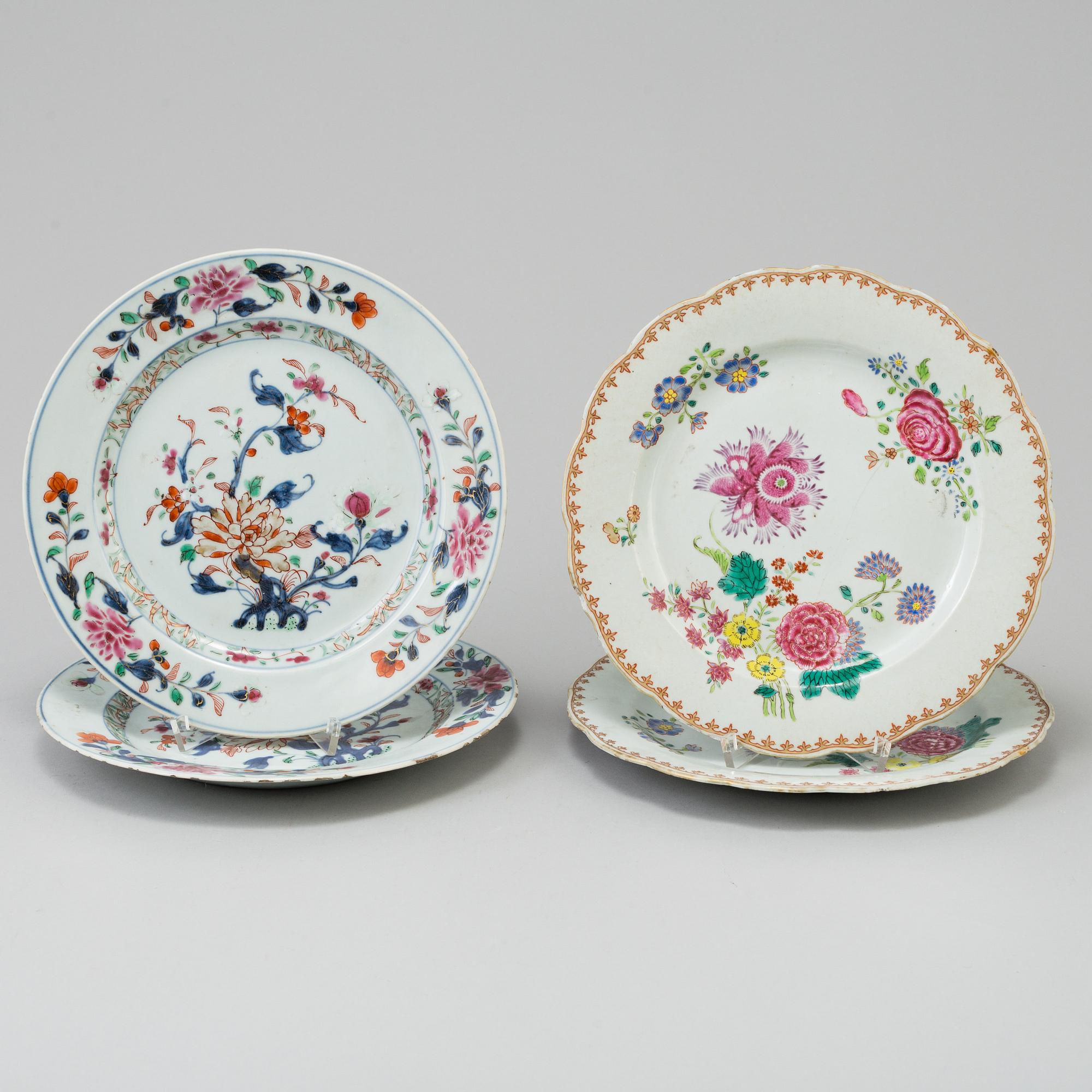 Six chinese 18th century plates in famille rose and blue and white.