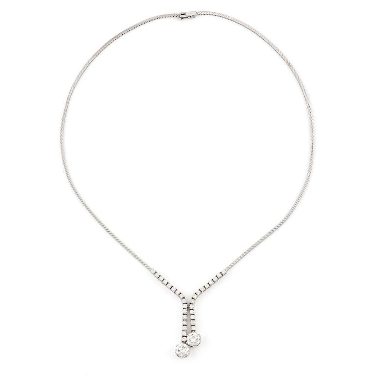 An 18K white gold necklace set with round brilliant-cut diamonds.