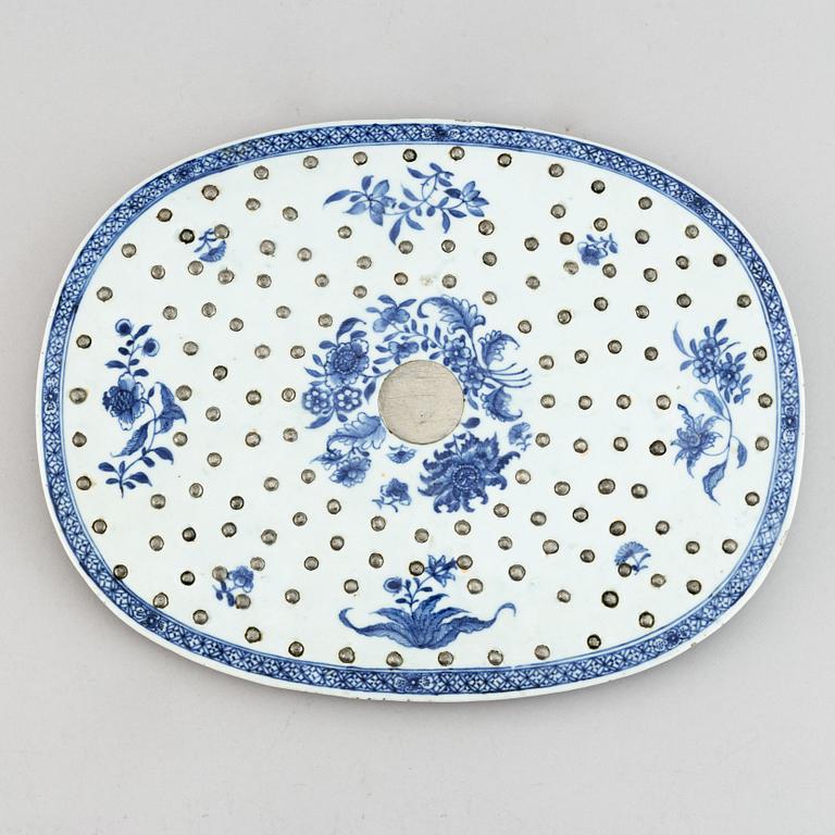 A blue and white strainer, Qingdynasty, Qianlong (1736-95).