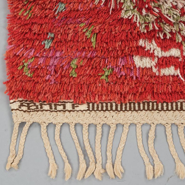 Ann-Mari Lindbom, gift Forsberg, A CARPET, "Ann-Maris röda", knotted pile, ca 111 x 92 cm, signed AB MMF AMF.