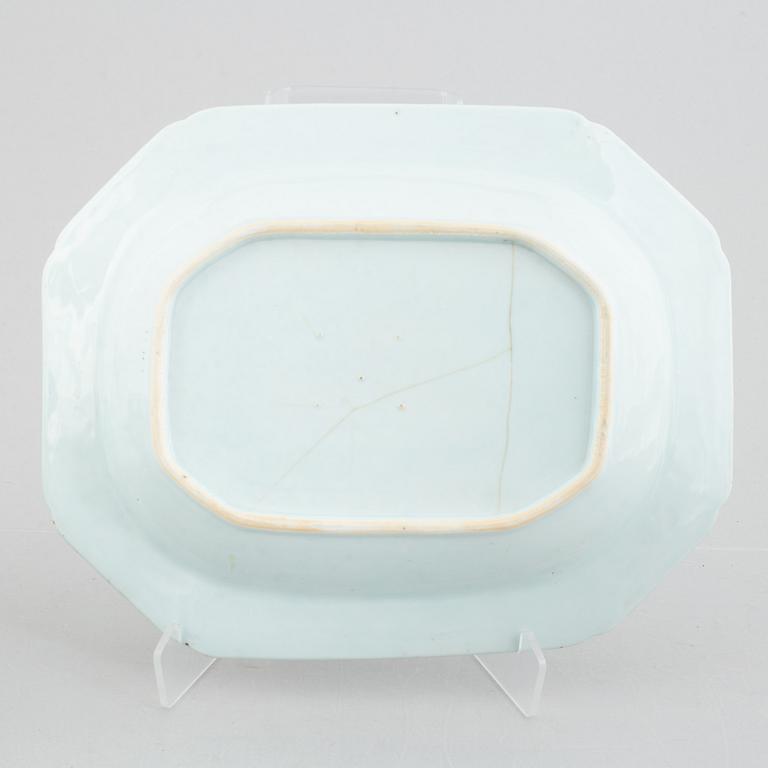 Terrin med lock och fat, kompaniporslin, Kina, Qingdynastin, Qianlong (1736-95).