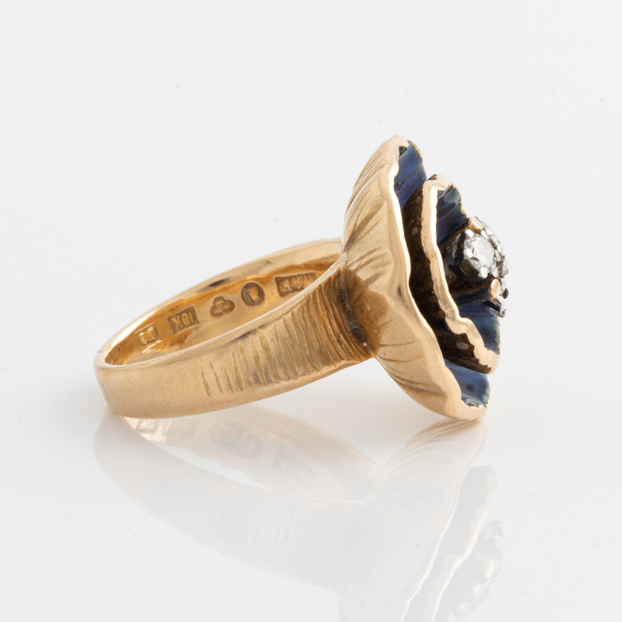 WA Bolin ring in 18K gold and enamel with round brilliant-cut diamonds, designed by Barbro Littmarck.
